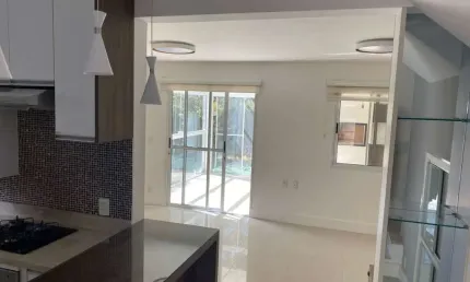 Casa sobrado em condomínio à venda ou locação com 3 dormitórios, 2 vagas de garagem, com 115 m² - jardim são pedro (mogi das cruzes)