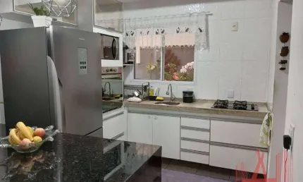 Sobrado em Condomínio à VENDA com 3 dormitórios, 2 vagas de garagem, com 100 m² - Jardim São Pedro (Mogi das Cruzes)