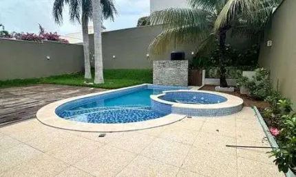 Casa de condomínio sobrado para venda tem 300 metros quadrados com 4 quartos