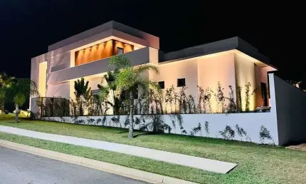 Sobrado para venda tem 425 metros quadrados com 4 quartos
