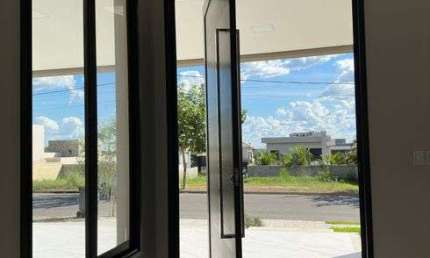 Casa de condomínio térrea para venda com 260 metros quadrados com 3 quartos