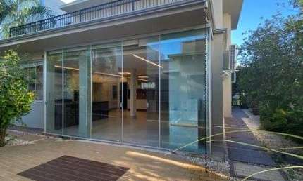 Casa de condomínio sobrado para venda tem 256 metros quadrados com 3 quartos