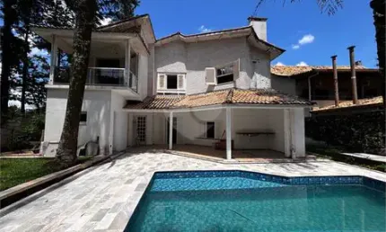 Casa de Condomínio à venda | 4 suítes | 5 vagas no Alphaville 2!