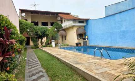 CASA À VENDA | 500 M² DE TERRENO | 3 DORMITÓRIOS (2 SUÍTES) | 6 VAGAS NA VILA GALVÃO!