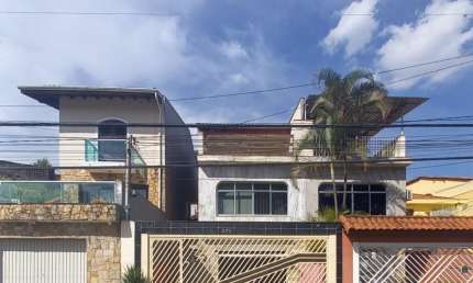 CASA À VENDA | 180 m² | 3 DORMITÓRIOS (2 SUÍTES) | 4 VAGAS NO HORTO FLORESTAL!