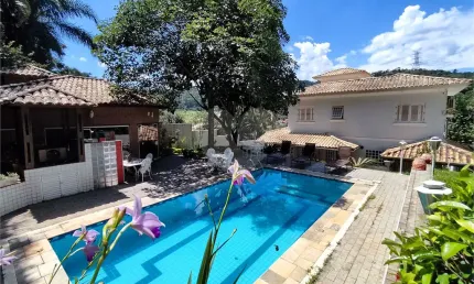 Casa à Venda Condomínio Fechado 280m²| 3 Suítes| 4 Vagas| Área Gourmet com Piscina na Serra da Cantareira