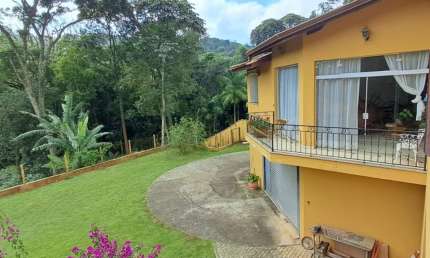 Casa de Condomínio à Venda | 1350 m² total | 4 Suítes | 6 Vagas na Serra da Cantereira