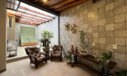 Casa à Venda | 225 m² | 3 dormitórios (1 suíte) | 4 vagas no Centro de Barueri/SP!