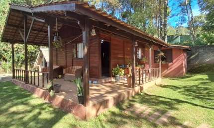 Casa de Madeira para venda ou locação | 828 m² | 2 dormitórios | 8 vagas