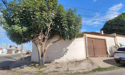 Casa térrea de esquina a venda com 2 dormitórios, suíte, no bairro Parque Residencial Salerno (Nova Veneza), Sumaré/SP