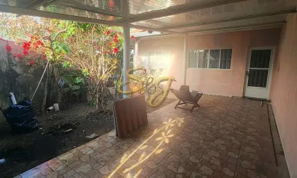 Excelente casa a venda de esquina, com 2 dormitórios, sendo uma suíte, Bairro Jardim Santa Monica ao lado do Campo dos Amarais, Paulínia/SP