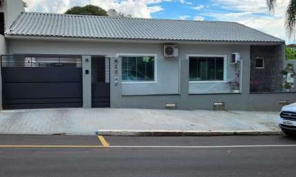 Casa 3 dormitórios para Venda em Umuarama, Zona ll Próximo ao Colégio Prisma, 3 dormitórios, 1 suíte, 2 banheiros, 2 vagas