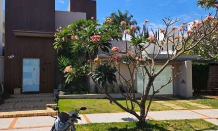 Casa em Condomínio para Venda em Uberlândia, Aclimação, 3 dormitórios, 3 suítes, 4 banheiros, 2 vagas
