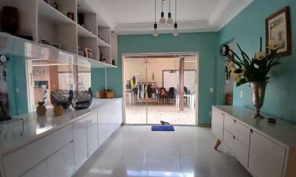 Casa para Venda em Uberlândia, Santa Mônica, 3 dormitórios, 1 suíte, 2 banheiros, 3 vagas