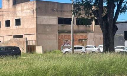 Comercial para Venda em Uberlândia, Santa Luzia, 1 dormitório, 1 suíte, 2 banheiros, 2 vagas
