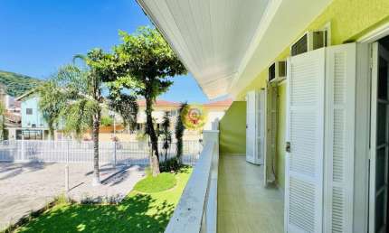Casa à Venda em Bora-Bora, São Sebastião/SP – 80 Metros da Praia