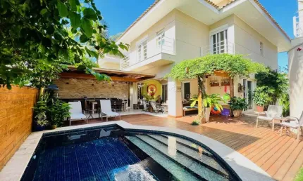 Oportunidade Única! Residência Luxuosa com 6 Suítes e Espaços Exclusivos!