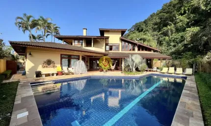 Casa Ampla e Sofisticada em Uma das Praias Mais Preservadas de São Sebastião