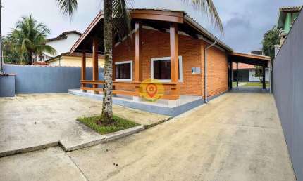 Casa em Condomínio com Edícula, Churrasqueira e Amplo Terreno de 402m²