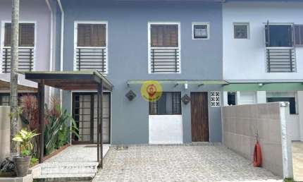 Casa em Condomínio – Conforto e Lazer a 700 Metros da Praia