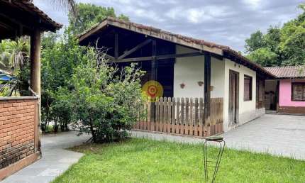Casa à Venda em Localização Privilegiada – A Apenas 350 Metros da Praia