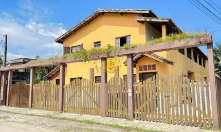 Sobrado à Venda - Oportunidade Única de Investimento na Praia