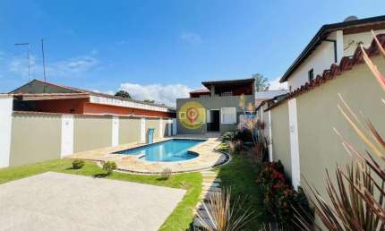 Casa Ampla e Completa em Boracéia – 4 Suítes, Piscina e Churrasqueira