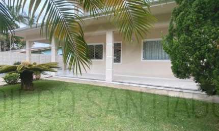 Casa de à Venda em Garopaba-SC na Praia do Siriú: 5 Quartos, 3 Suítes, 4 Salas, 5 Banheiros, 6 Vagas, 203m²!