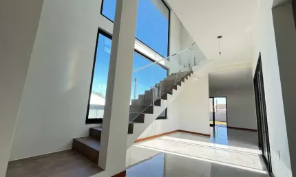 Casa à venda a 50 metros da Praia do Siriú, Garopaba-SC: 3 quartos, 2 suítes, 150m² de área - Viva o sonho à beira-mar!