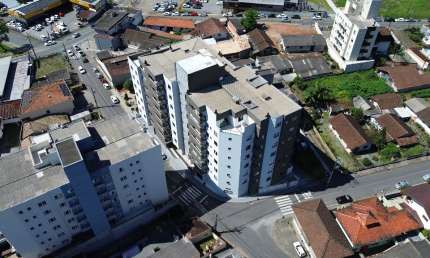 Apartamento no 6º andar com suíte + 1 quarto e duas vagas de garagem no bairro Jaraguá Esquerdo em Jaraguá do Sul