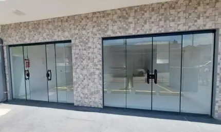 Sala comercial para alugar na Felisbino Camilo da Silva, 1289, Serraria, São José por R$ 1.800