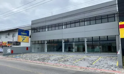 Sala comercial para alugar na Rua Padre João Batista Réus, 1322, Caminho Novo, Palhoça por R$ 35.000
