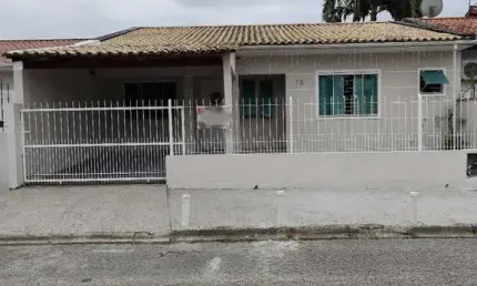 Casa com 3 quartos à venda na Rua dos Palmiteiros, 75, Madri, Palhoça por R$ 550.000