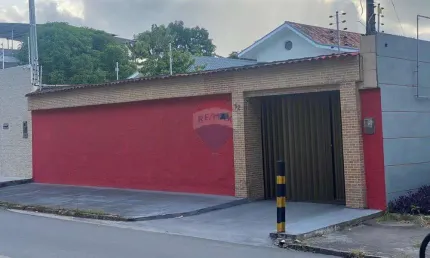 Imóvel espetacular, em San Martin, com piscina e ampla área livre, ideal para residência ou comércio.
