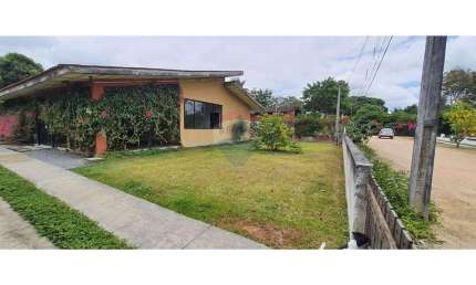 Vendo excelente casa no Haras de Aldeia - com 4 quartos e próximo à entrada
