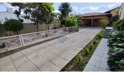 VENDO  GRAVATA  - CASA DE ESQUINA COM 370 MTS  E ÁREA ÚTIL DE   840 MTS  - PRÓXIMO AO CENTRO / POLO MOVELEIRO