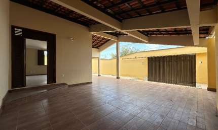 CASA NO HILTON RODRIGUES, COM 4 QUARTOS (3 SUITES) 5 VAGAS, QUINTAL