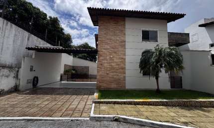 Casa em Condominio Duplex, com 4 suites, sendo 1 no terreo
