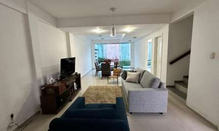 Casa duplex no Lyon, com 3 quartos, amplos quintal, R$ 725.000,00