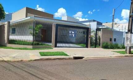 Casa com 3 quartos à venda no Jardim Itália, Maringá 
