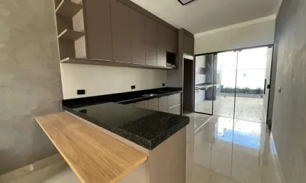 Casa à venda em marialva, semimobiliada, com 3 quartos e deck na área gourmet