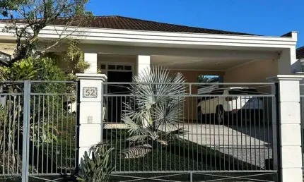 CASA TÉRREA DE ALTO PADRÃO COM AMBIENTES AMPLOS E INTEGRADOS, PRONTA PARA MORAR!