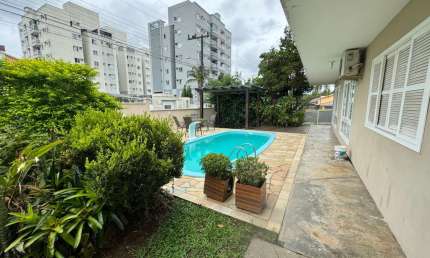 LINDO SOBRADO DE ESQUINA NO FLORESTA | EXCELENTE LOCAÇÃO | COM POTENCIAL COMERCIAL