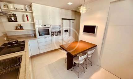 Cobertura duplex com 3 dormitórios 1 suíte No Centro Florianópolis SC