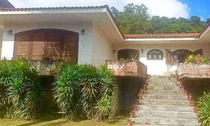 Casa térrea com amplo quintal e venda - Centro - Colombo/PR