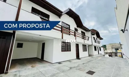 Sobrado em condomínio fechado  com 4 quartos à venda, 146 m² por R$ 750.000 - Mercês - Curitiba/PR