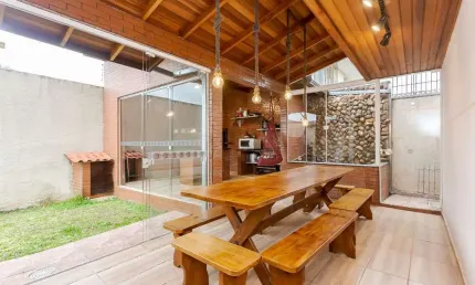 Sobrado Triplex com 6 quartos à venda, 400 m² por R$ 1.500.000 - Portão, Curitiba/PR