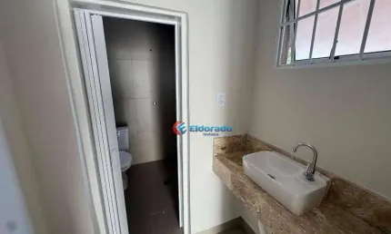 Imóvel com 2 casas no terreno, casa da frente 2 quartos a a dos fundos 1 quarto