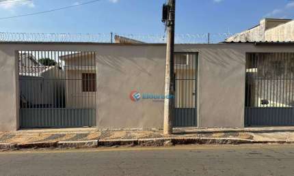 Casa com 3 quartos para alugar - Centro - Sumaré/SP