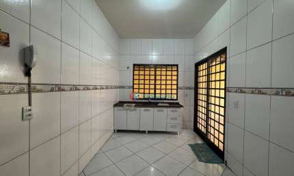 Casa com 3 quartos para alugar na Rua Bárbara Blumer, Vila Santana, Sumaré